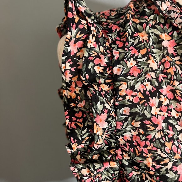 NWT BB Dakota Steve Madden Floral Sleeveless Top Ruffle Detail Size Large V-Neck - Picture 9 of 11